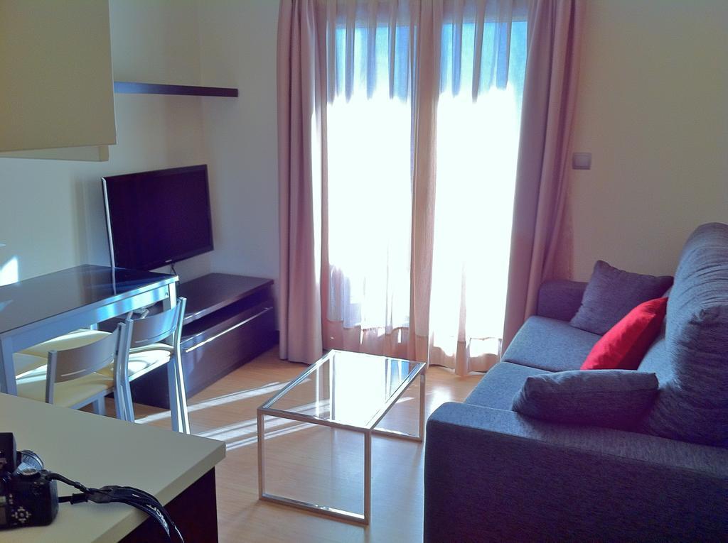Aparthotel Bubal El Pueyo de Jaca Quarto foto