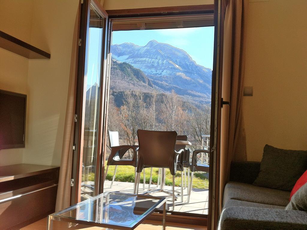 Aparthotel Bubal El Pueyo de Jaca Quarto foto