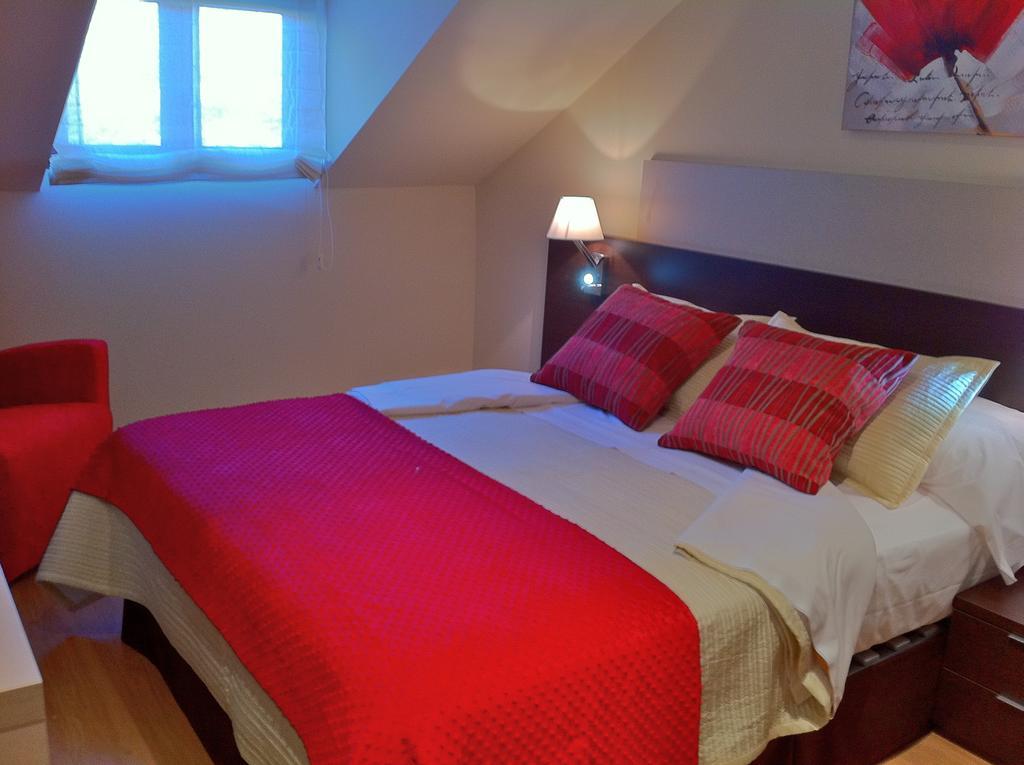 Aparthotel Bubal El Pueyo de Jaca Quarto foto